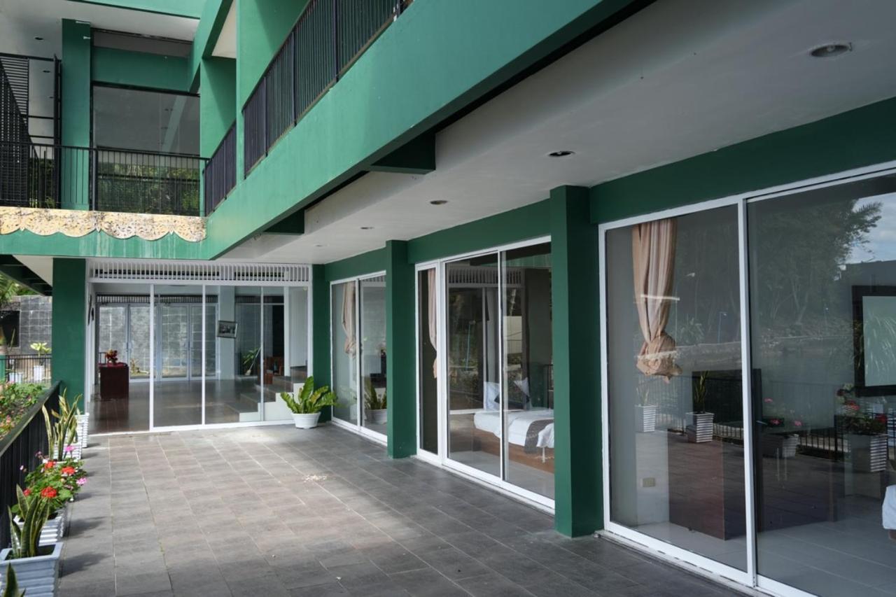 Tiara Bunga Hotel & Villa Balige Exteriör bild