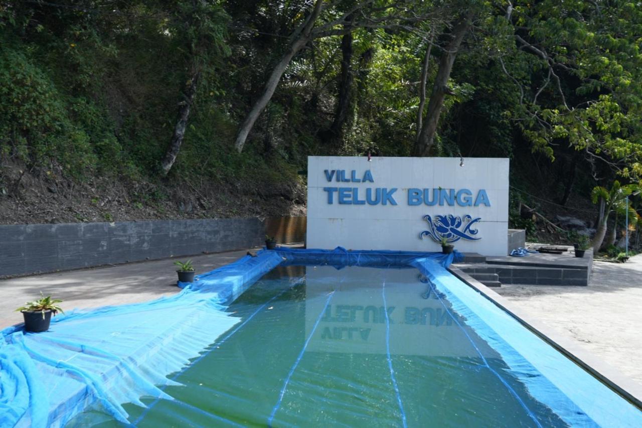 Tiara Bunga Hotel & Villa Balige Exteriör bild