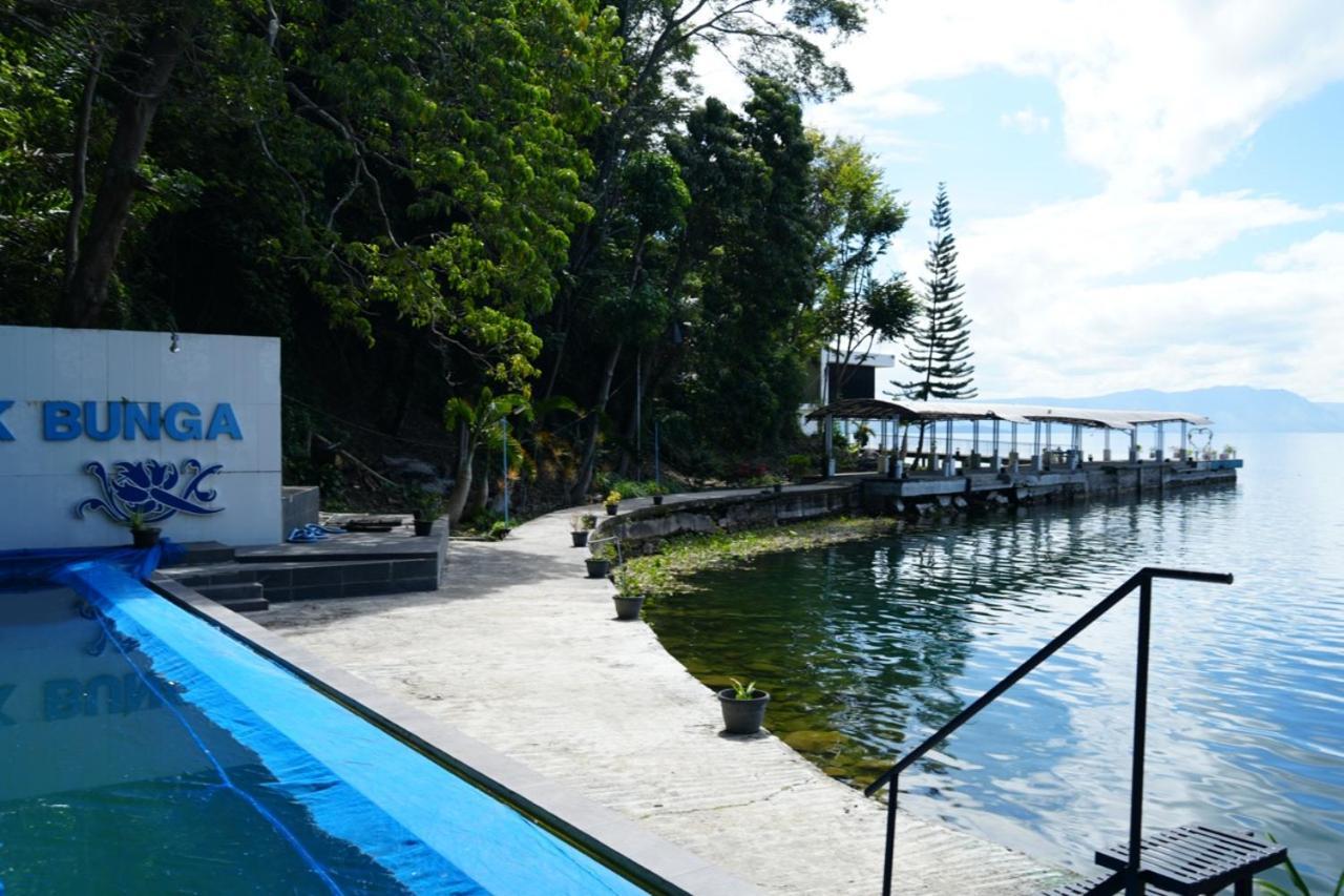 Tiara Bunga Hotel & Villa Balige Exteriör bild