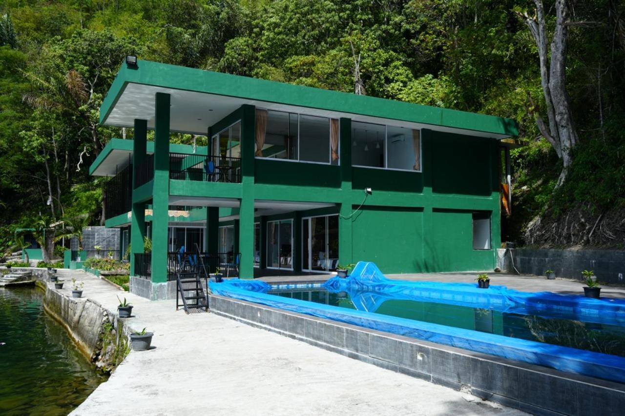 Tiara Bunga Hotel & Villa Balige Exteriör bild