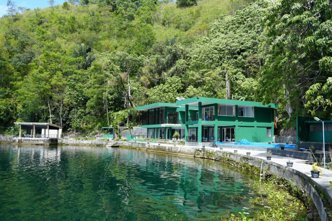 Tiara Bunga Hotel & Villa Balige Exteriör bild
