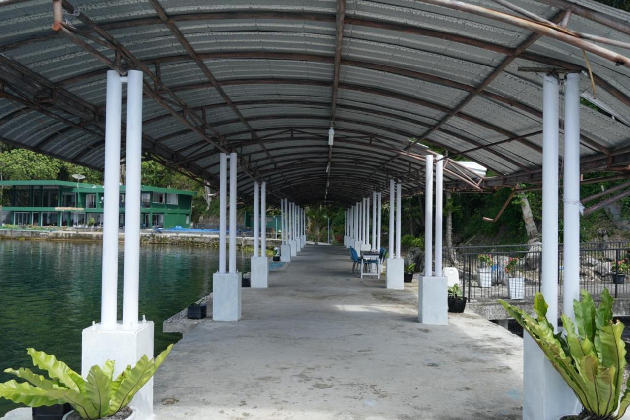 Tiara Bunga Hotel & Villa Balige Exteriör bild