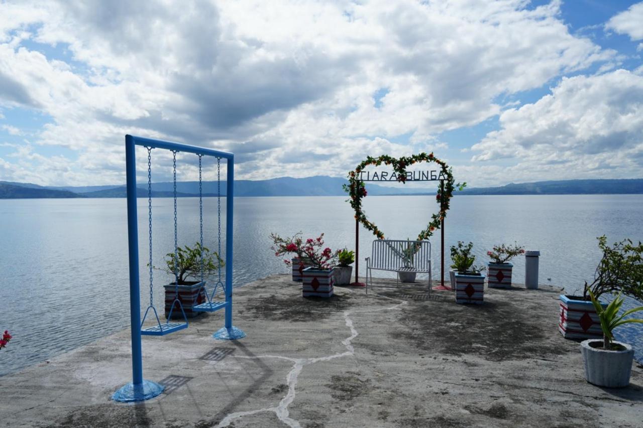 Tiara Bunga Hotel & Villa Balige Exteriör bild