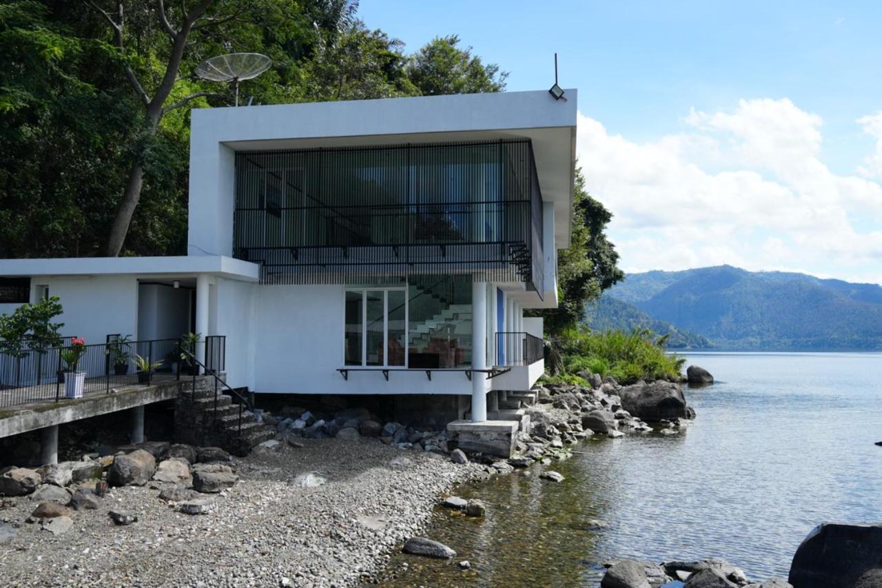 Tiara Bunga Hotel & Villa Balige Exteriör bild