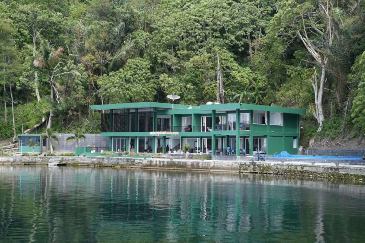 Tiara Bunga Hotel & Villa Balige Exteriör bild