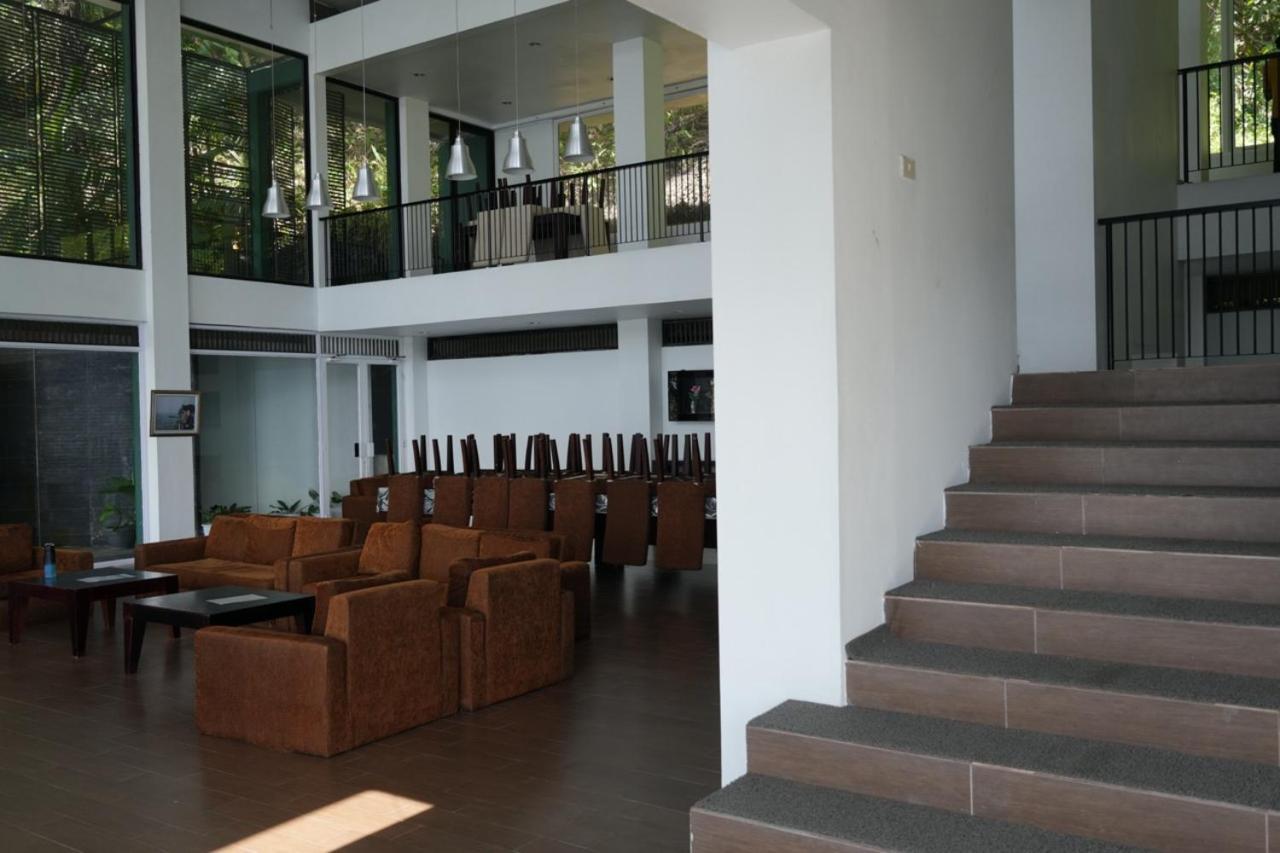 Tiara Bunga Hotel & Villa Balige Exteriör bild