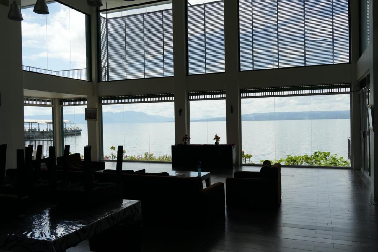 Tiara Bunga Hotel & Villa Balige Exteriör bild