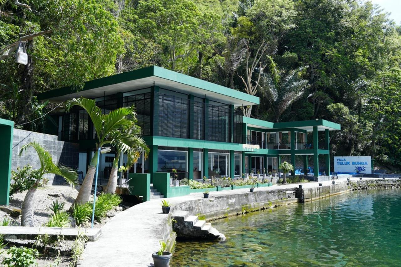 Tiara Bunga Hotel & Villa Balige Exteriör bild