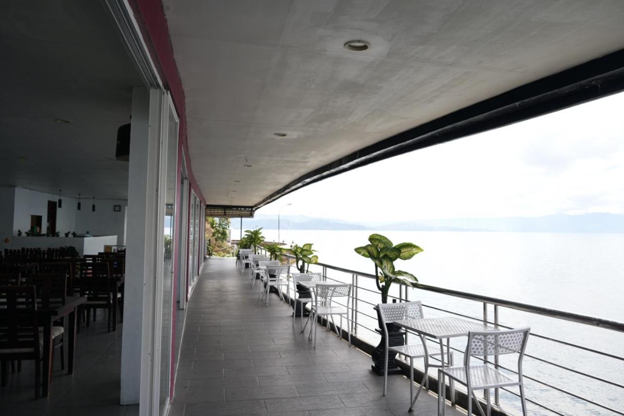 Tiara Bunga Hotel & Villa Balige Exteriör bild
