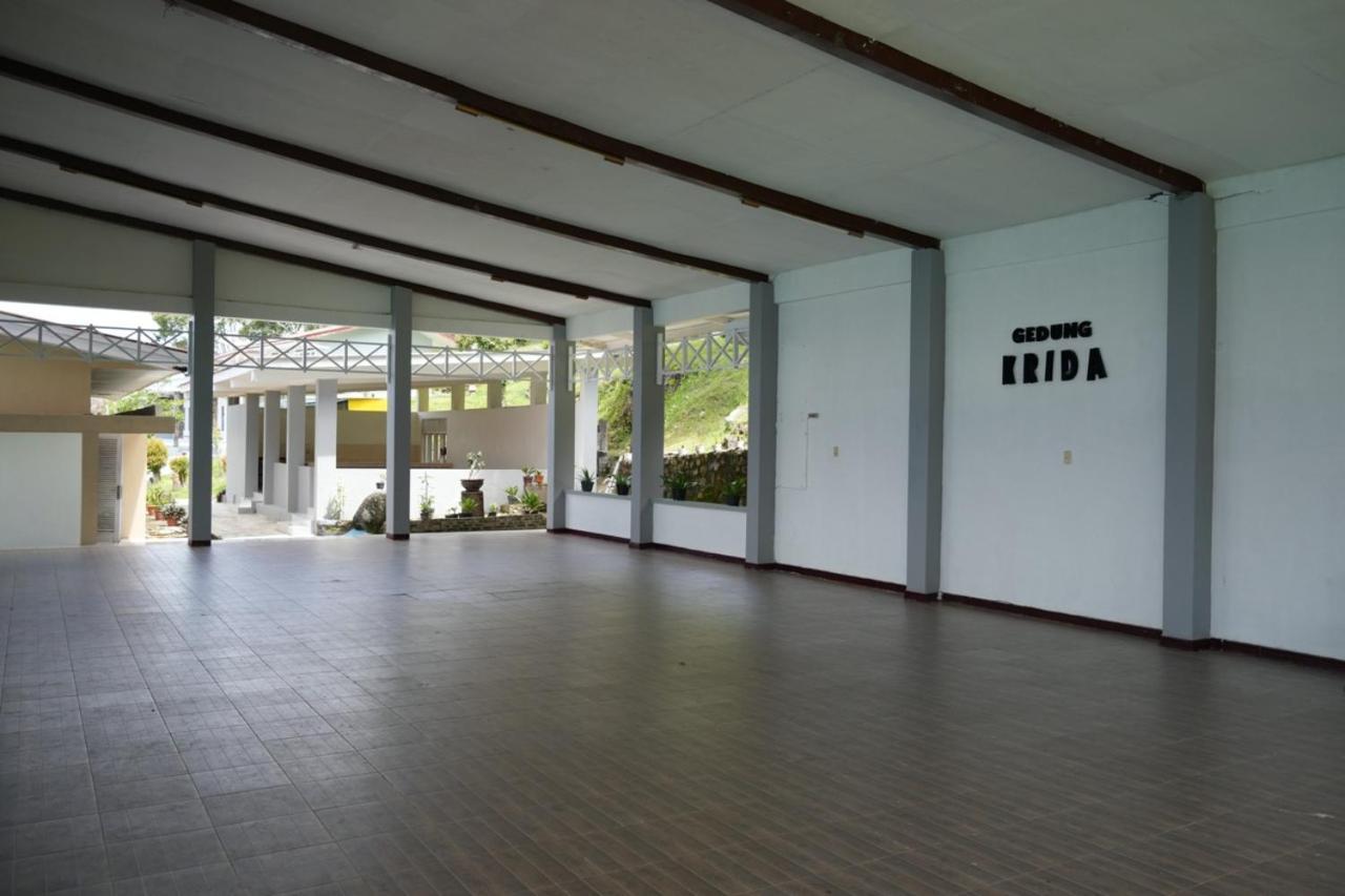 Tiara Bunga Hotel & Villa Balige Exteriör bild