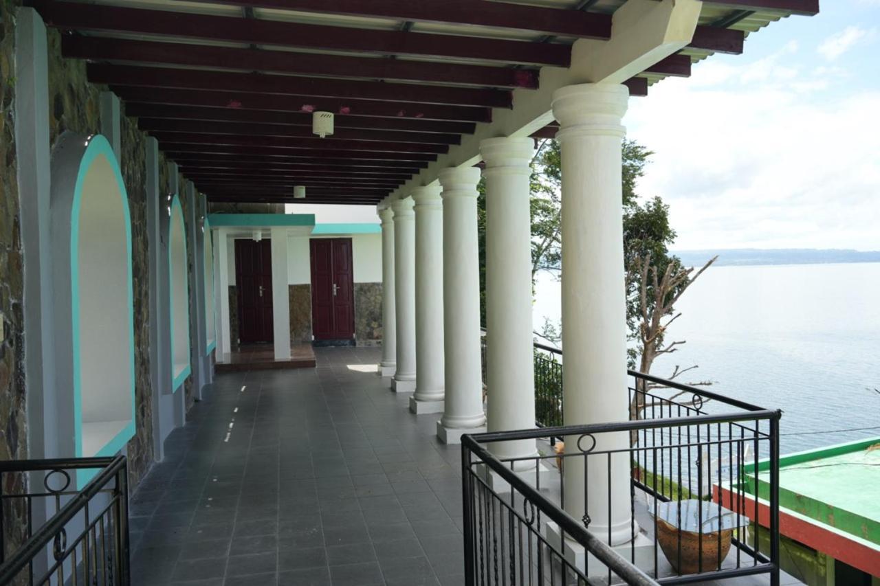 Tiara Bunga Hotel & Villa Balige Exteriör bild